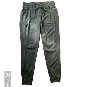 Womens like new army green Reebok joggers with pockets - size M